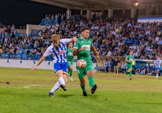 El mediapunta Cameron se hizo con la titularidad en el Motril.