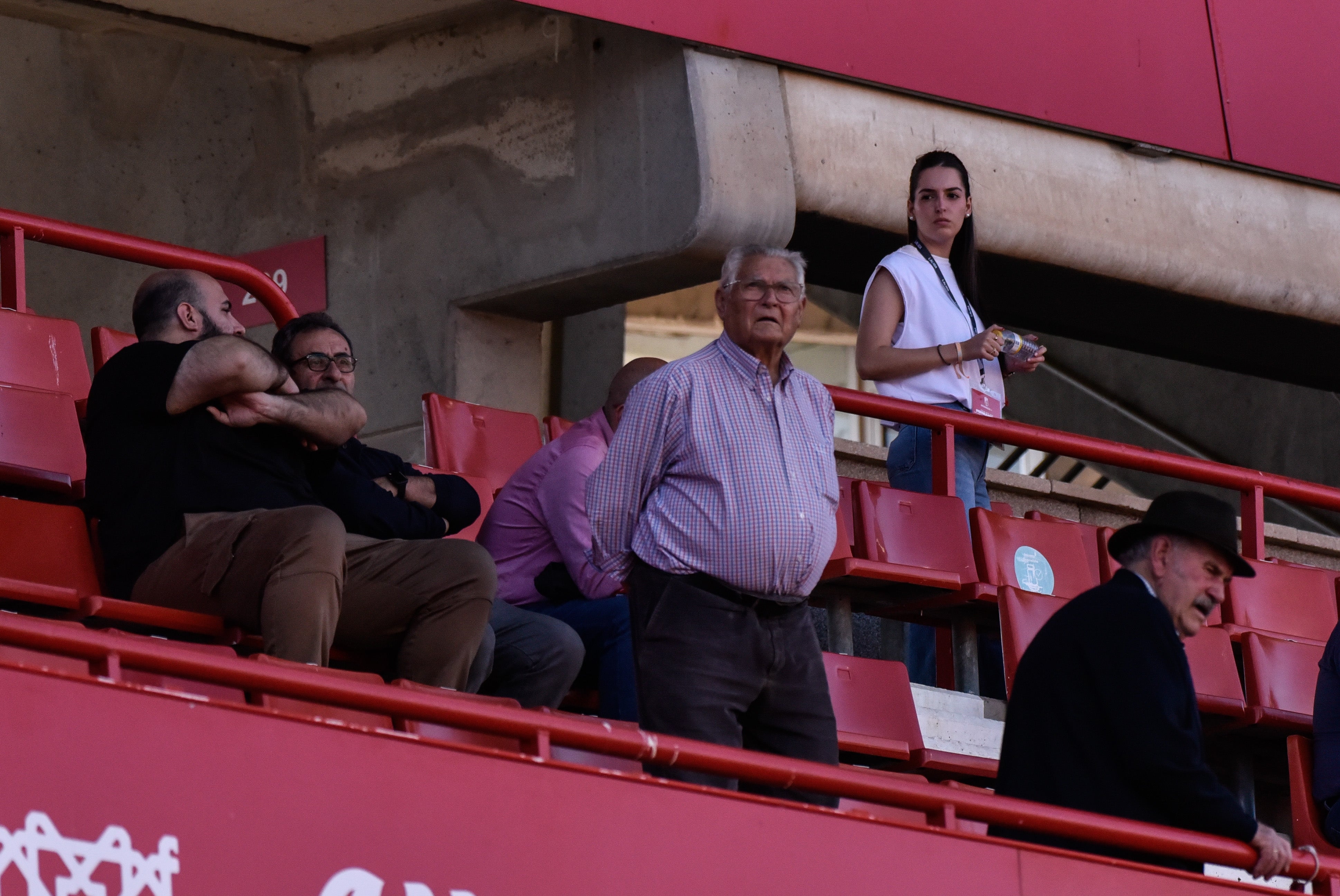 Encuéntrate en Los Cármenes durante el Granada - Elche