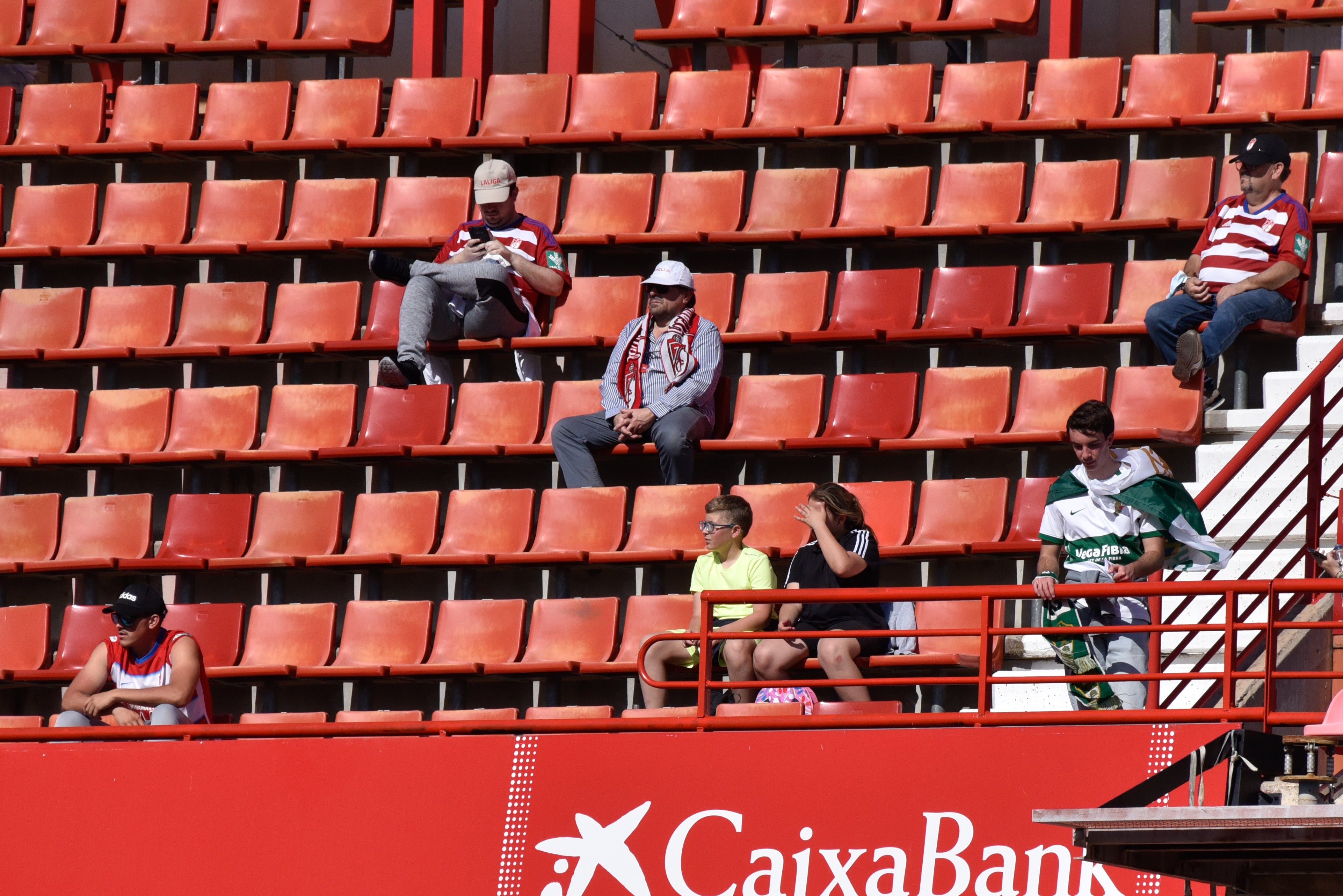 Encuéntrate en Los Cármenes durante el Granada - Elche