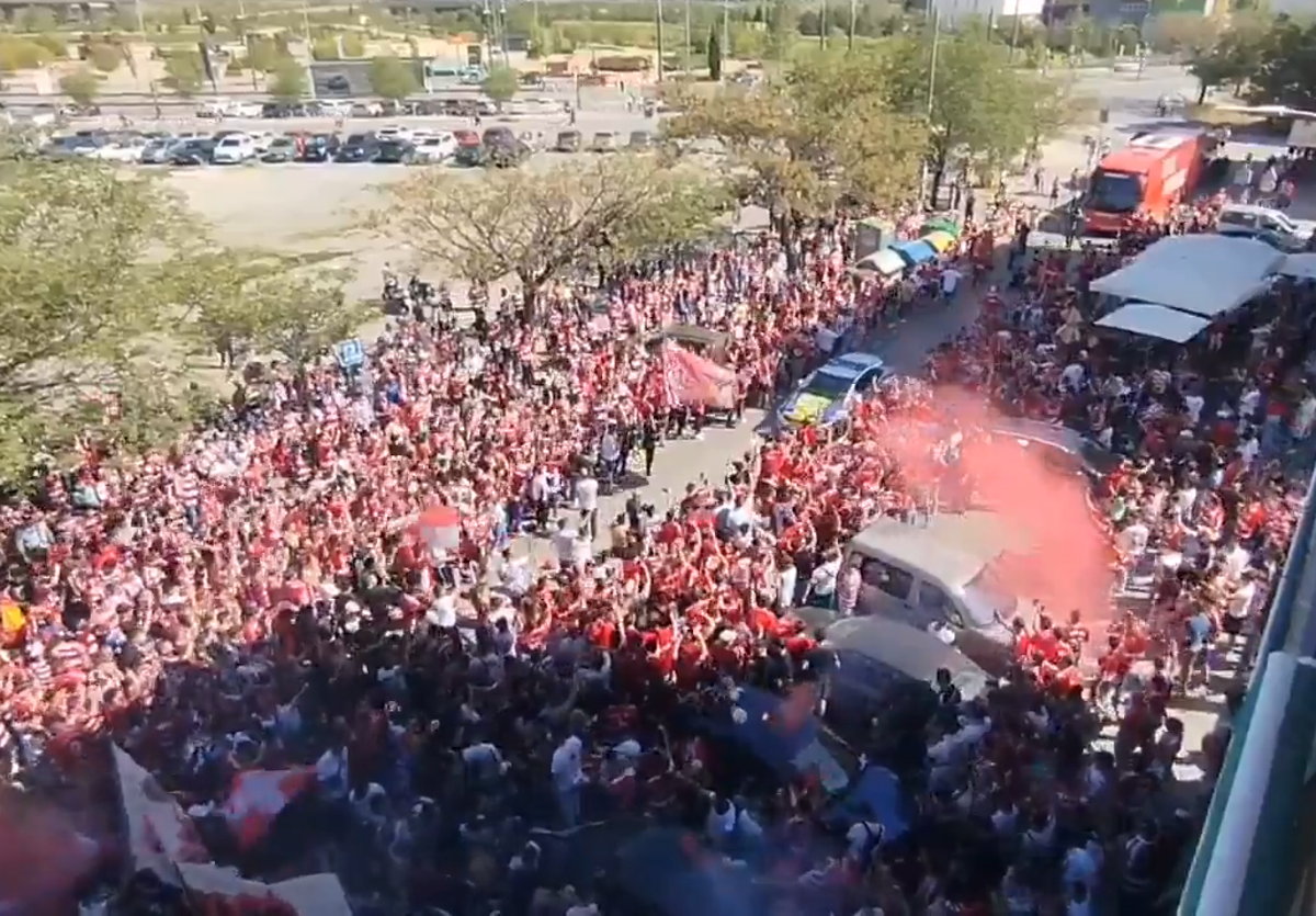 Espectacular recibimiento al Granada CF en Los Cármenes | Ideal