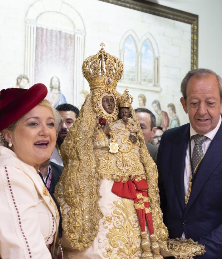 Imagen secundaria 2 - La Virgen de la Cabeza se encuentra con sus devotos en el Cerro