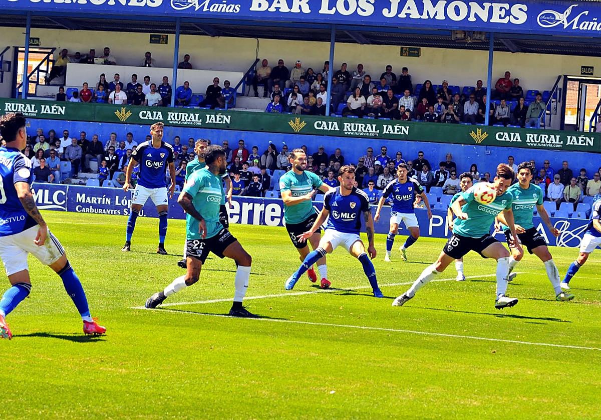 Una de las jugasdas del partido de este domingo.
