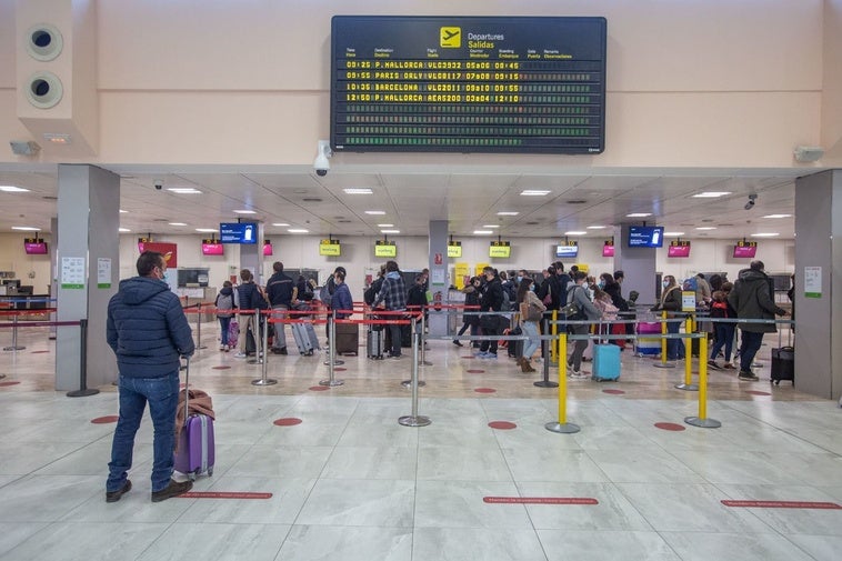 El aeropuerto de Granada salva el apagón y el puerto de Motril, a medio gas