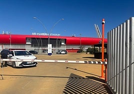 El Almería anuncia la suspensión oficial.