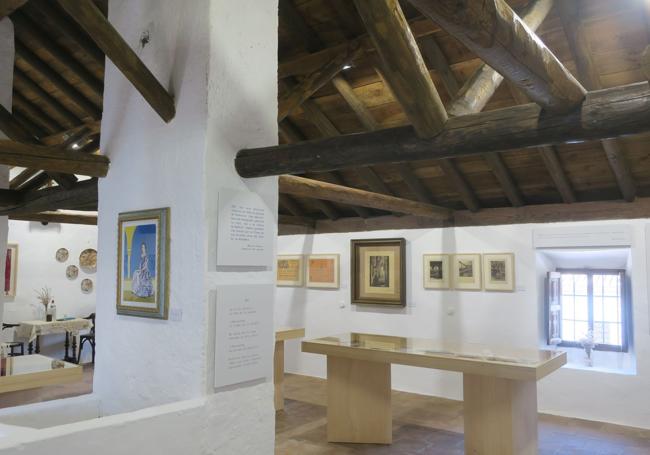Disposición de la muestra en la sala alta de la Casa de Bernarda Alba.