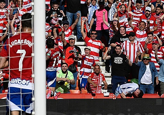Celebración del gol de Tsitaishvili al Elche.