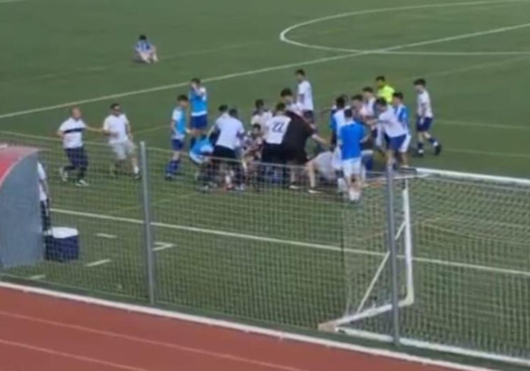 Suspenden un partido de juveniles por una pelea multitudinaria