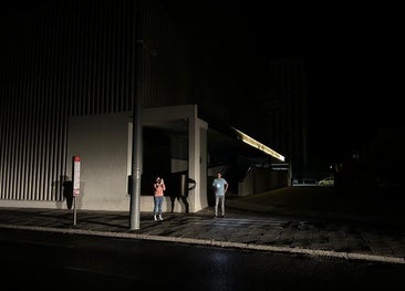 Las insólitas imágenes de una noche a oscuras en Granada