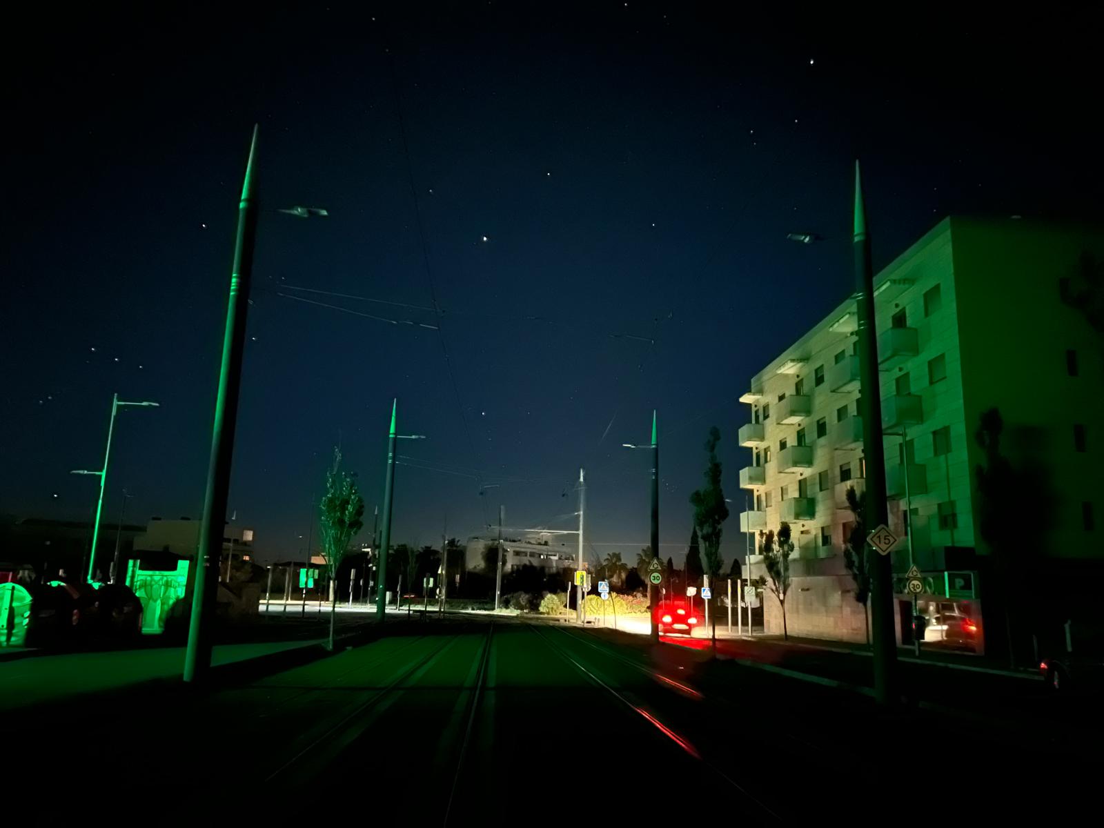 Las insólitas imágenes de una noche a oscuras en Granada