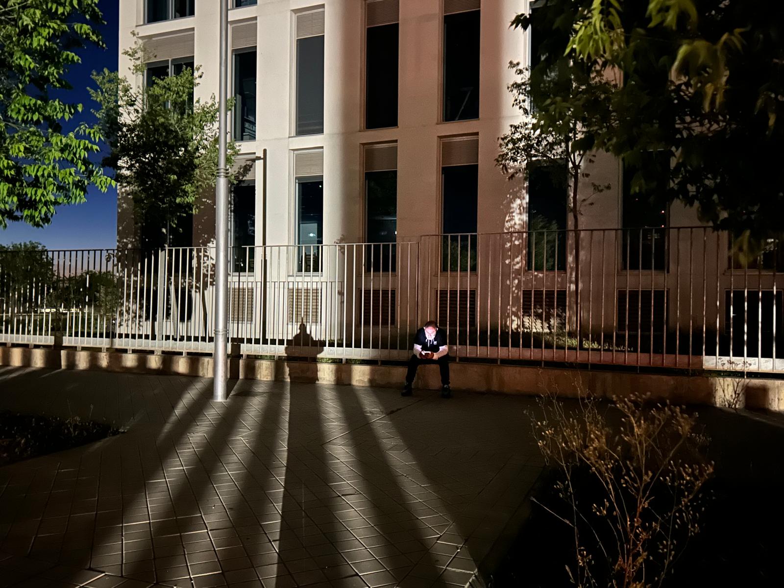 Las insólitas imágenes de una noche a oscuras en Granada