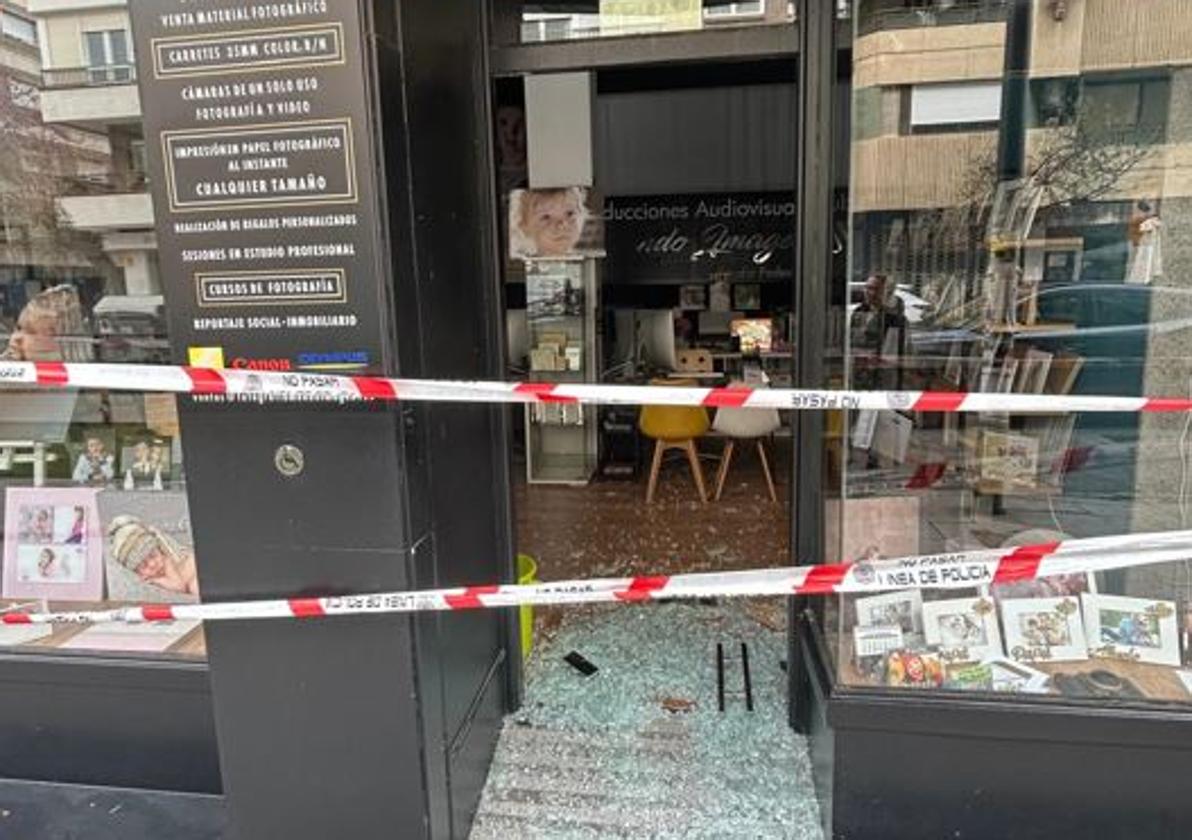 Cae 'el ladrón de la alcantarilla' en granada: rompió escaparates para robar en 25 tiendas | ideal