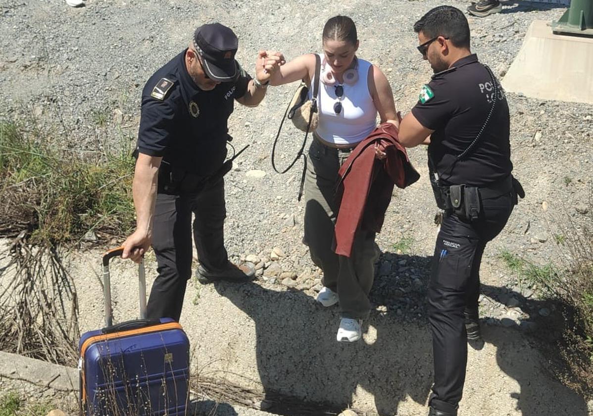 La policía y los vecinos de tocón rescatan a 231 pasajeros del ave | ideal