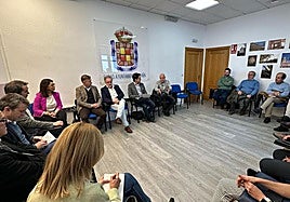 Una de las reuniones de la Mesa de los Puentes, en el Ayuntamiento.