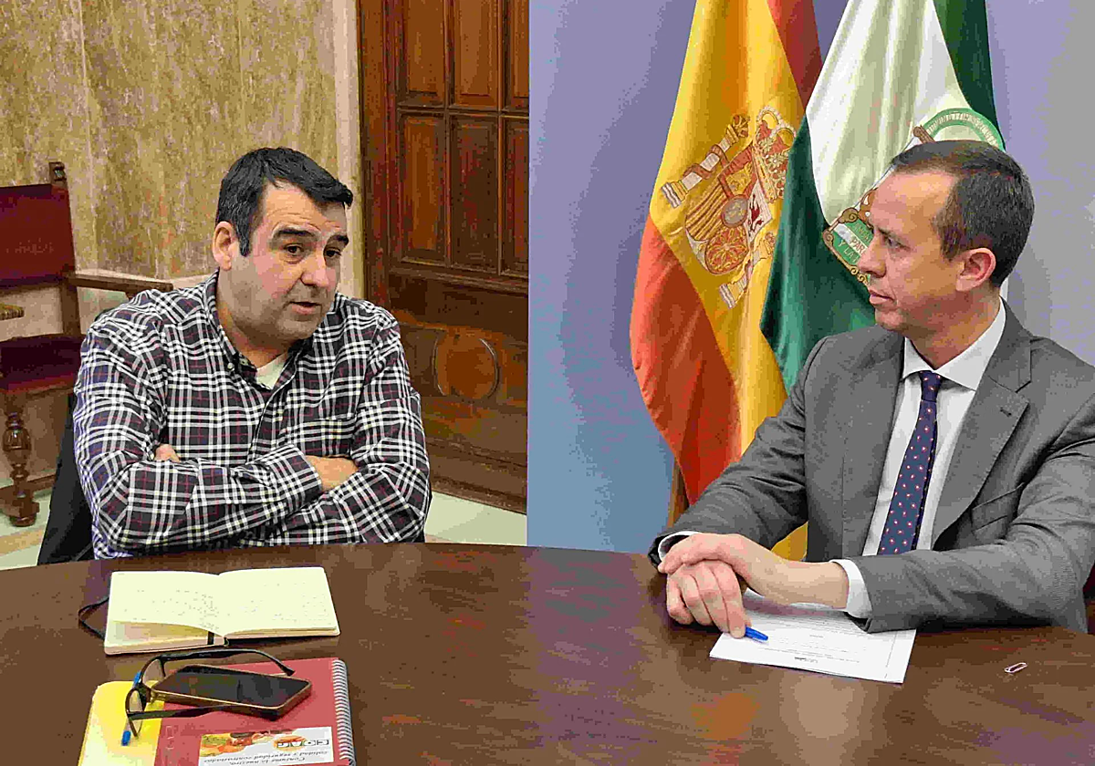 Imagen de archivo de Andrés Góngora, de COAG, con el subdelegado del Gobierno en Almería.