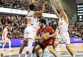 Brega de Giorgi Bezhanishvili ante el Valencia Basket.