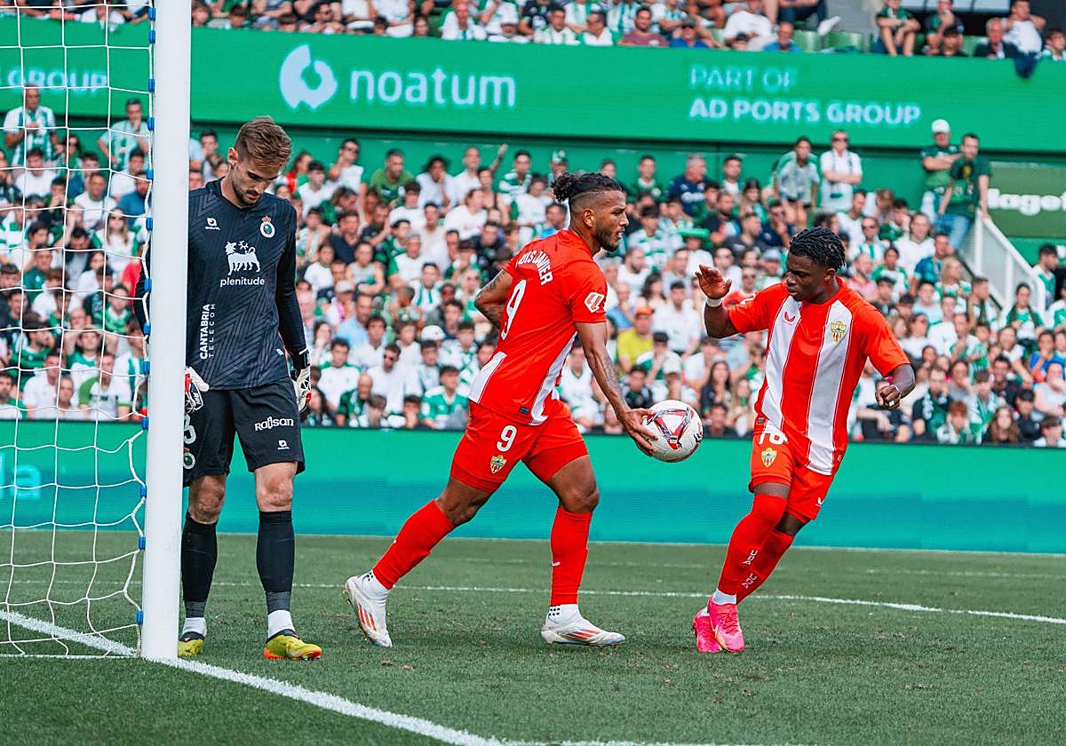 Luis Suárez y Ramazani en el 'Sardinero' jugando contra el Racing de Santander