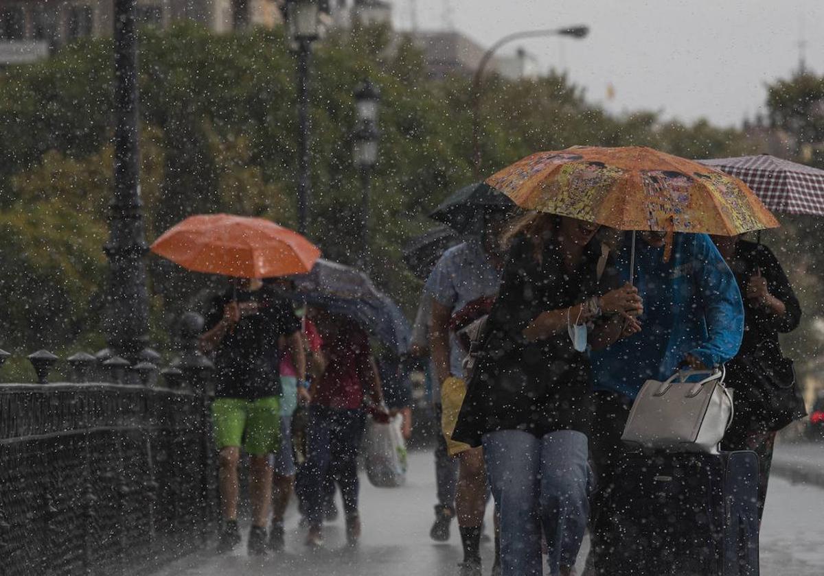 Alerta por chubascos tormentosos, granizo y calima en andalucía: zonas más afectadas | ideal