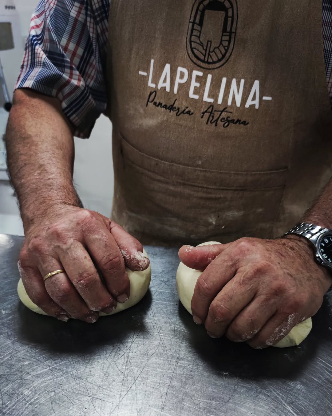 Imagen secundaria 2 - Olor a pan artesanal recién hecho en Almería