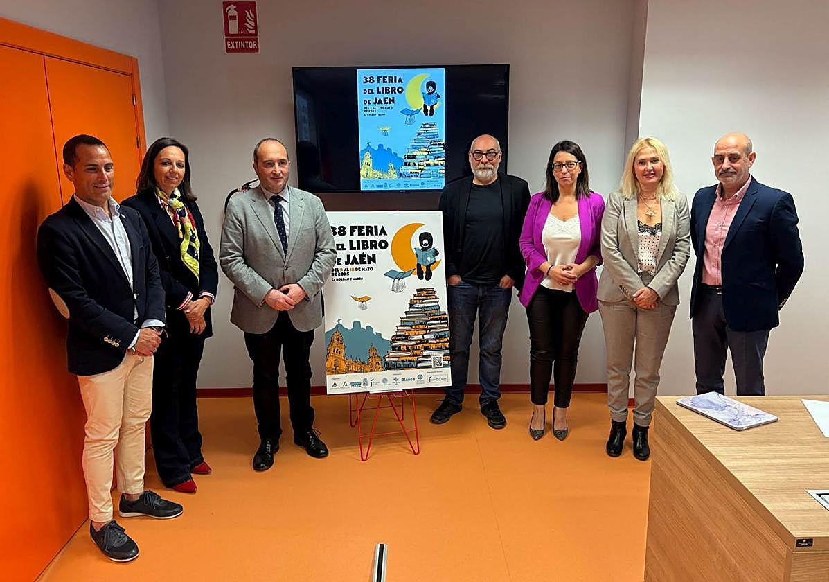 Representantes de distintas administraciones y entidades, en la presentación de la Feria del Libro de Jaén.