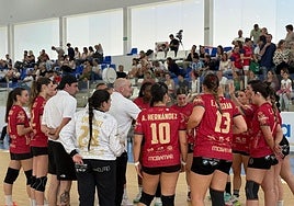 Tiempo muerto del Ciudad de Granada femenino, que se clasificó para la fase directa de ascenso.