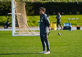 Rubi, atento al entrenamiento de la plantilla indálica.