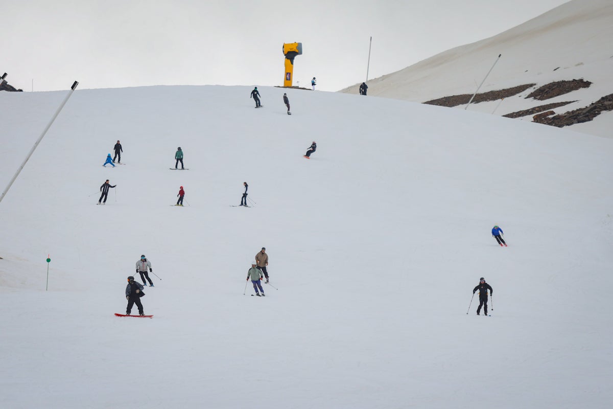 El último día de la temporada en Sierra Nevada, en imágenes