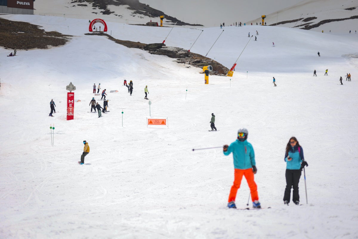 El último día de la temporada en Sierra Nevada, en imágenes