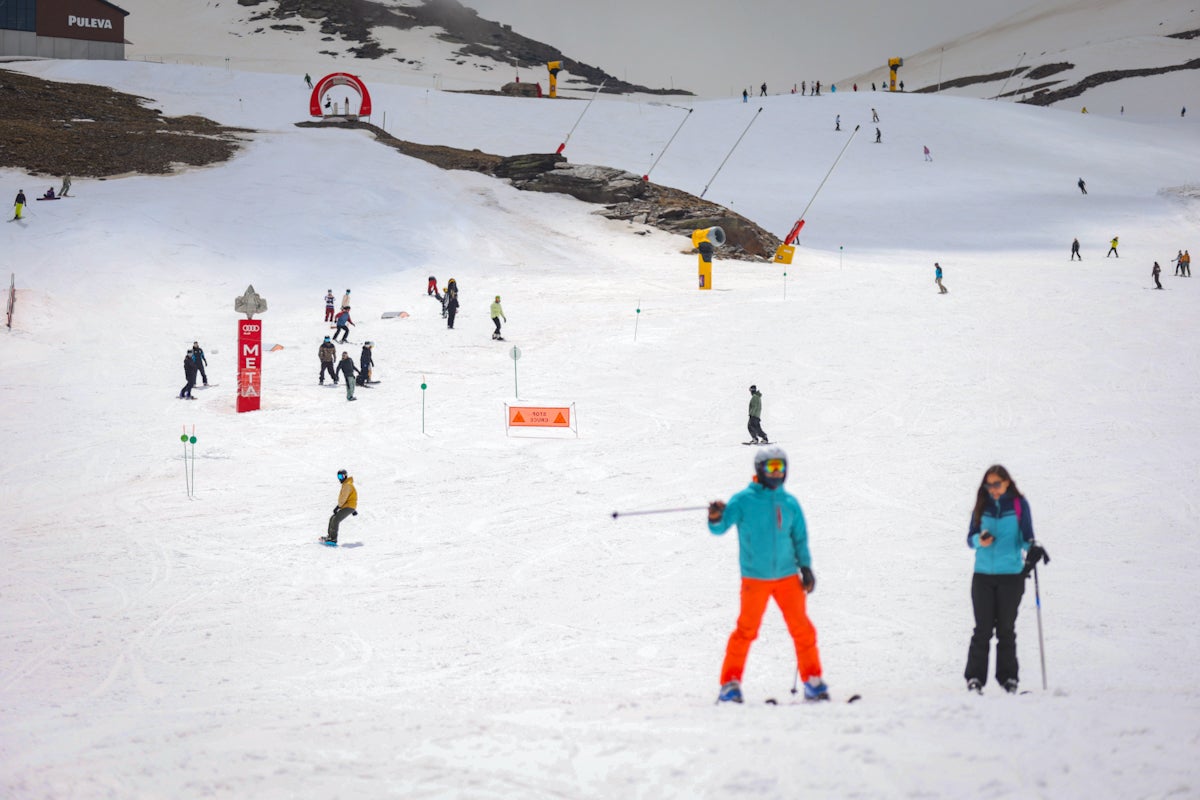 El último día de la temporada en Sierra Nevada, en imágenes