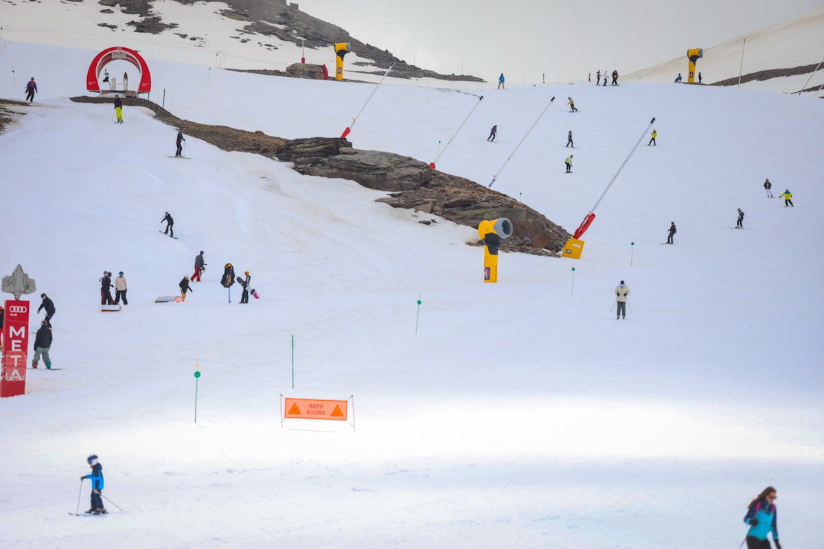 El último día de la temporada en Sierra Nevada, en imágenes