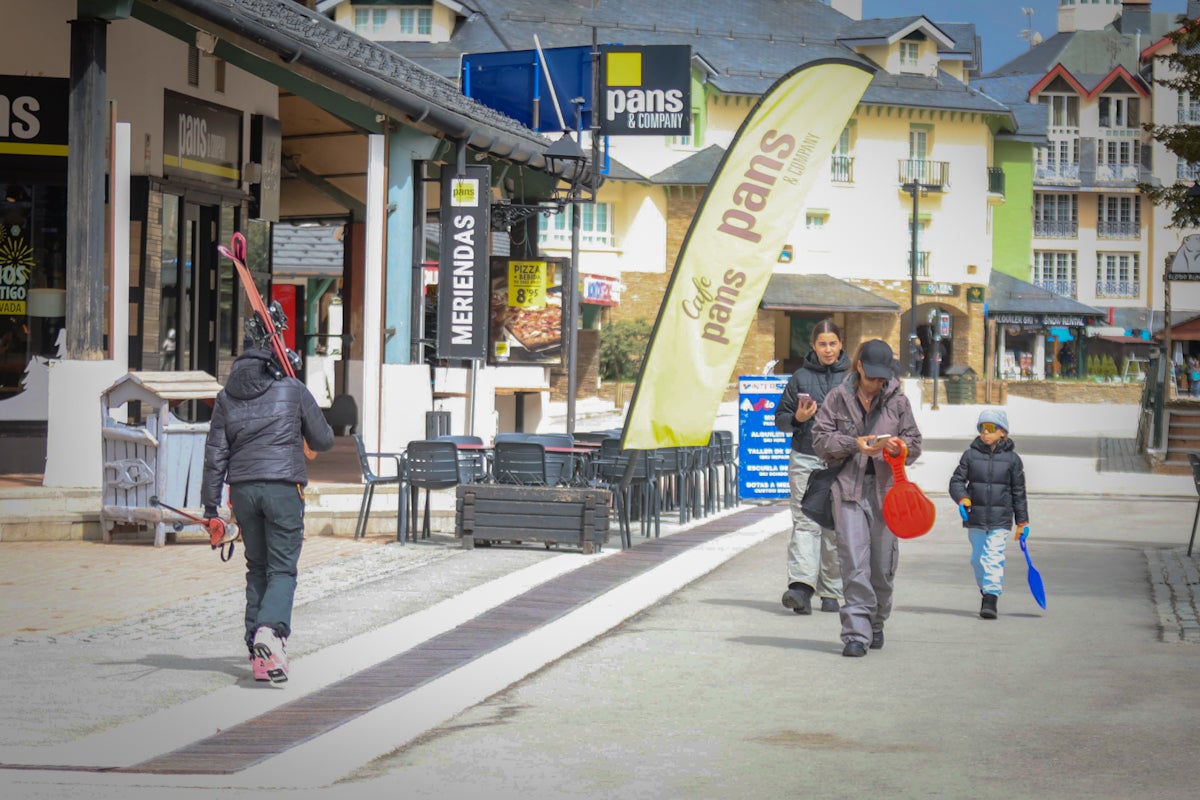 El último día de la temporada en Sierra Nevada, en imágenes