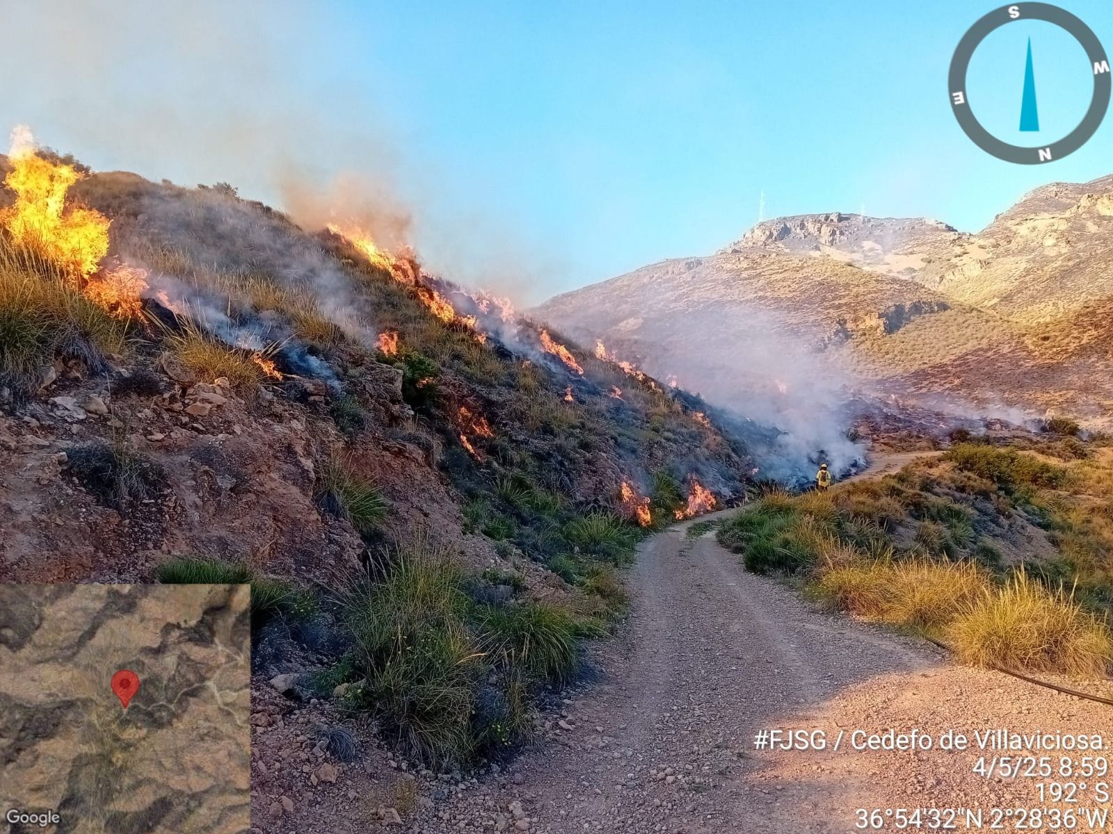 Una veintena de desalojados en gádor por el incendio forestal sin controlar | ideal