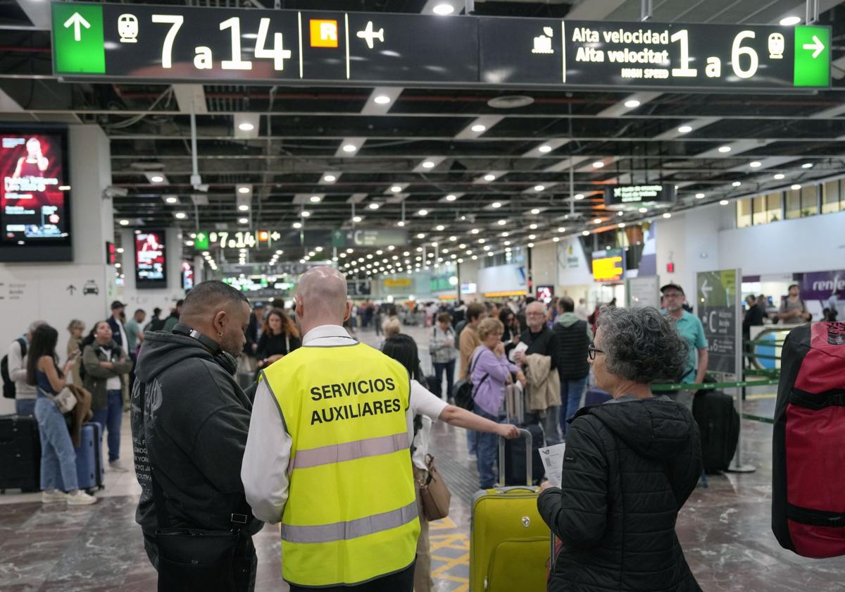 Una avería provoca retrasos en dos trenes de granada | ideal