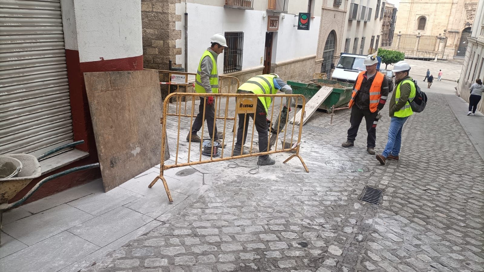 Comienza la eliminación del cableado aéreo en el entorno de la catedral | ideal
