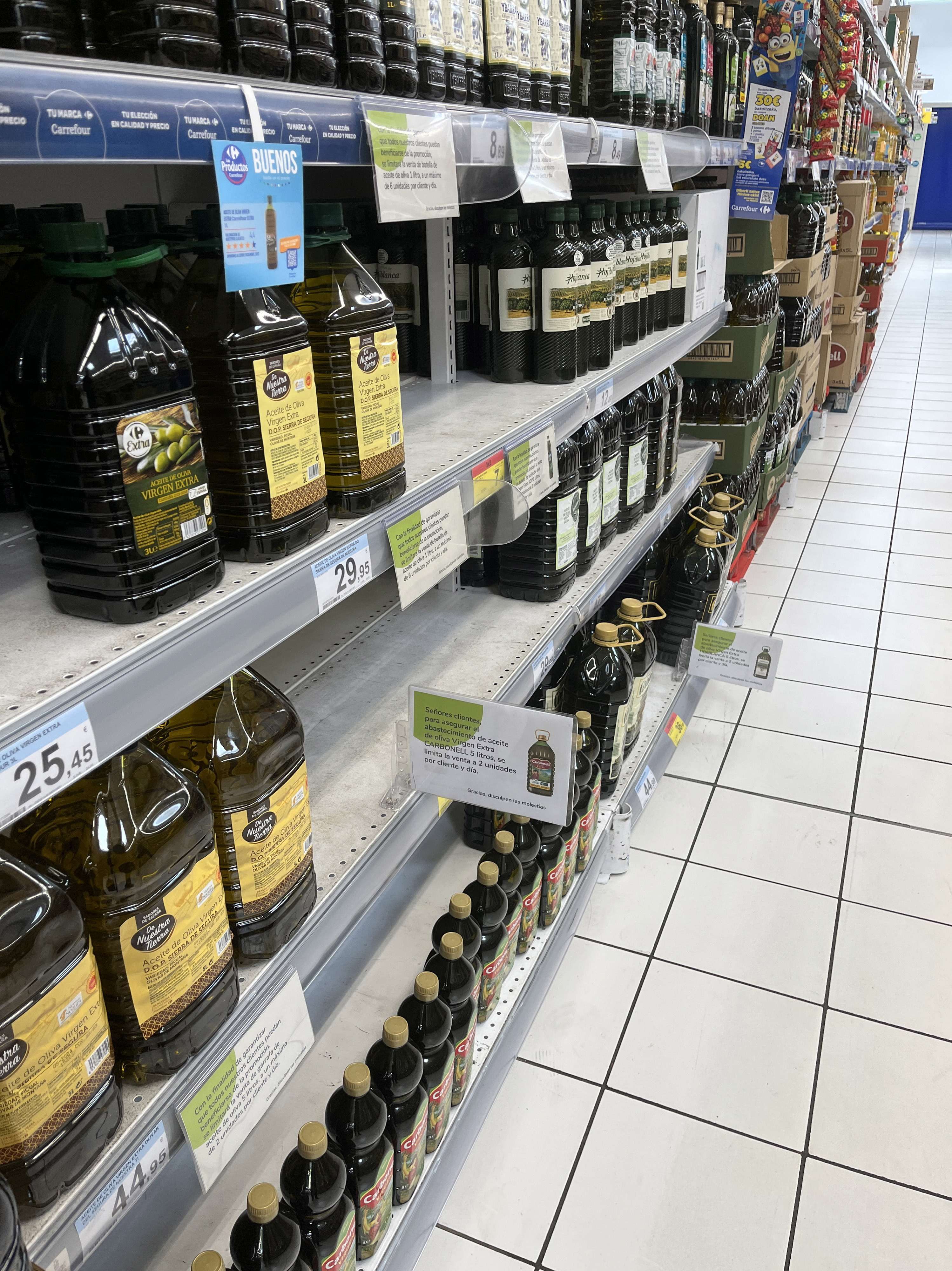 Carrefour tira el precio de uno de sus aceites de oliva virgen extra más exclusivos | ideal