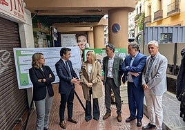 Marifrán Carazo, en la calle San Antón este lunes, donde ha atendido a los medios.