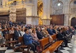 Público asistente al funeral diocesano por el papa Francisco.