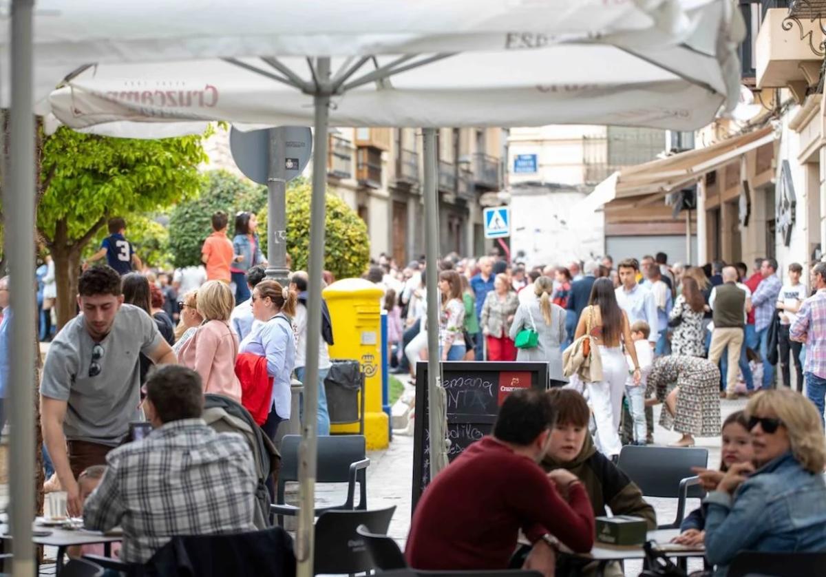 Trabajo, trabajo: el paro cae en 1. 310 personas en jaén durante abril, con el sector servicios como punta de lanza | ideal