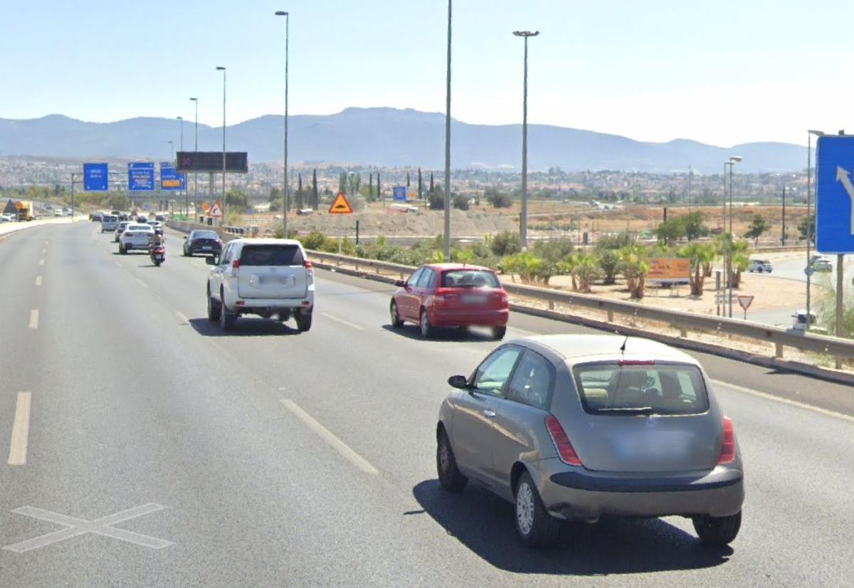 Una colisión múltiple genera un gran atasco en la gr-30, a la altura de armilla | ideal