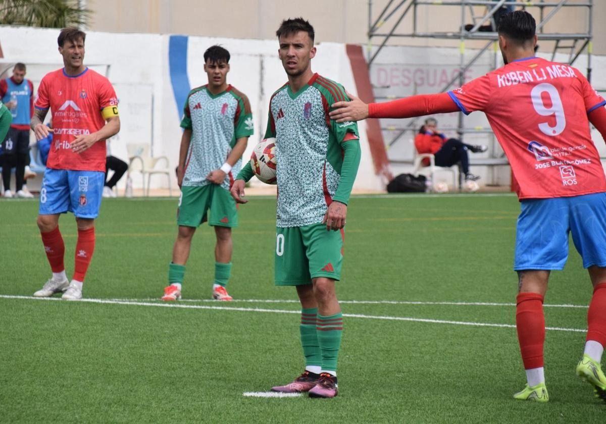 El Granada rescinde a Mario González, centrocampista del Recreativo