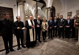 Las instituciones políticas y religiosas, durante la inauguración de la exposición