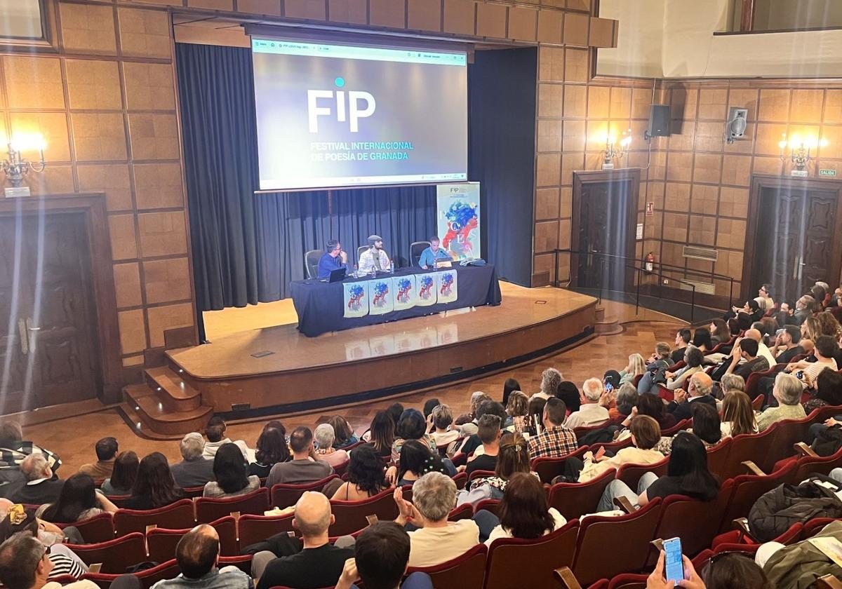 Casas vacías y páginas llenas de versos en el miércoles del festival de poesía | ideal