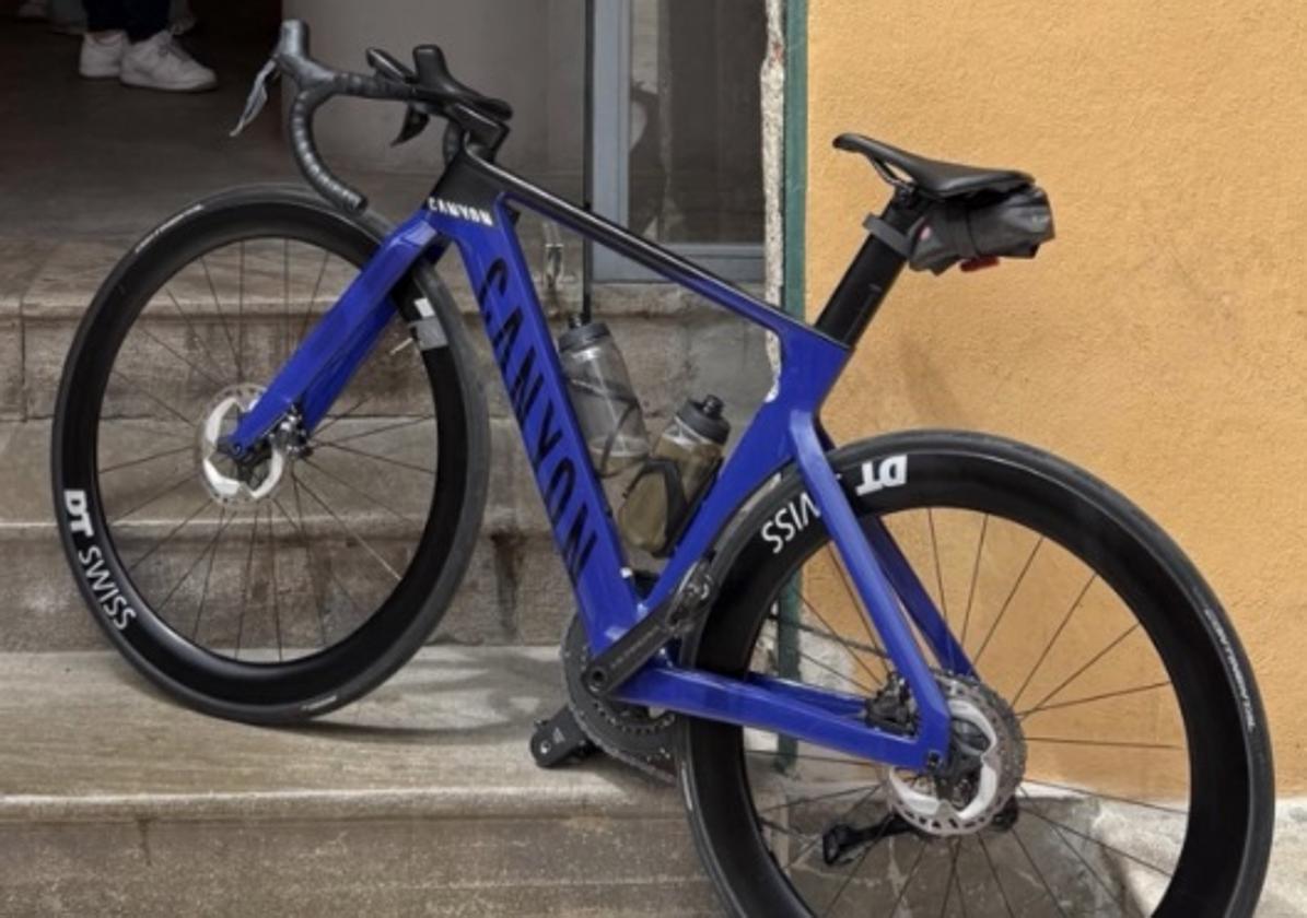 La policía pide ayuda para encontrar la bicicleta de 5. 000 euros robada en granada a una ciclista profesional | ideal