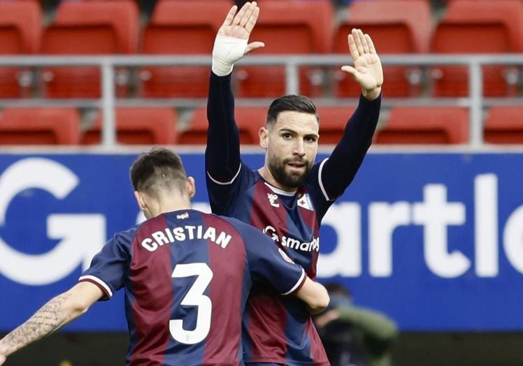 Puertas se disculpa tras su gol a los nazaríes en Ipurua.