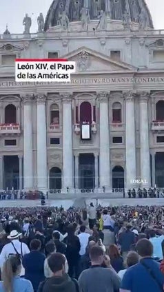 El granadino que graba la salida del Papa en la plaza de San Pedro