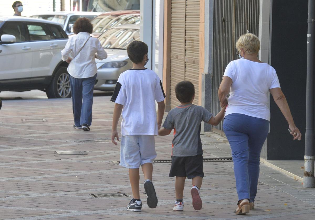 El supremo dicta que los padres no pueden prohibir a los abuelos ver a sus nietos, salvo «clara justificación» | ideal