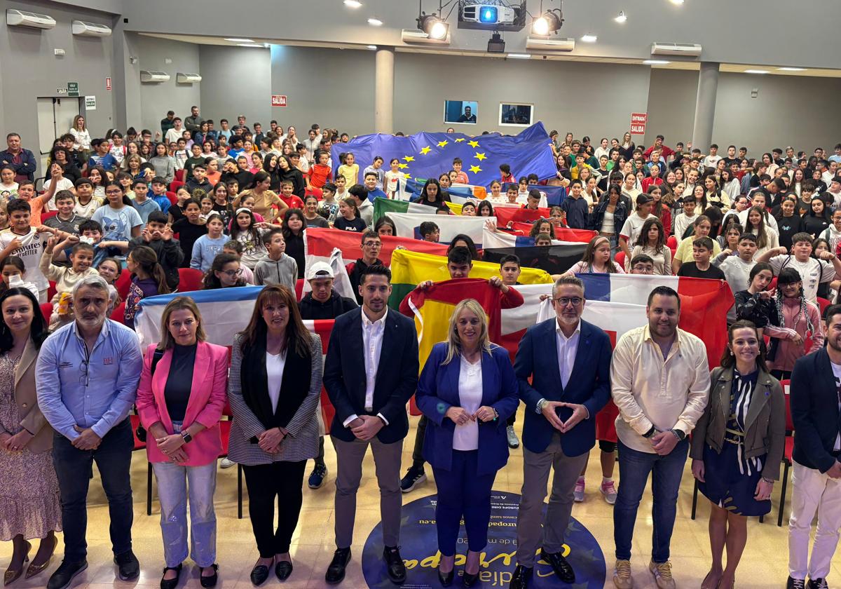 Más de 350 escolares participan en la celebración del Día de Europa en Las Gabias