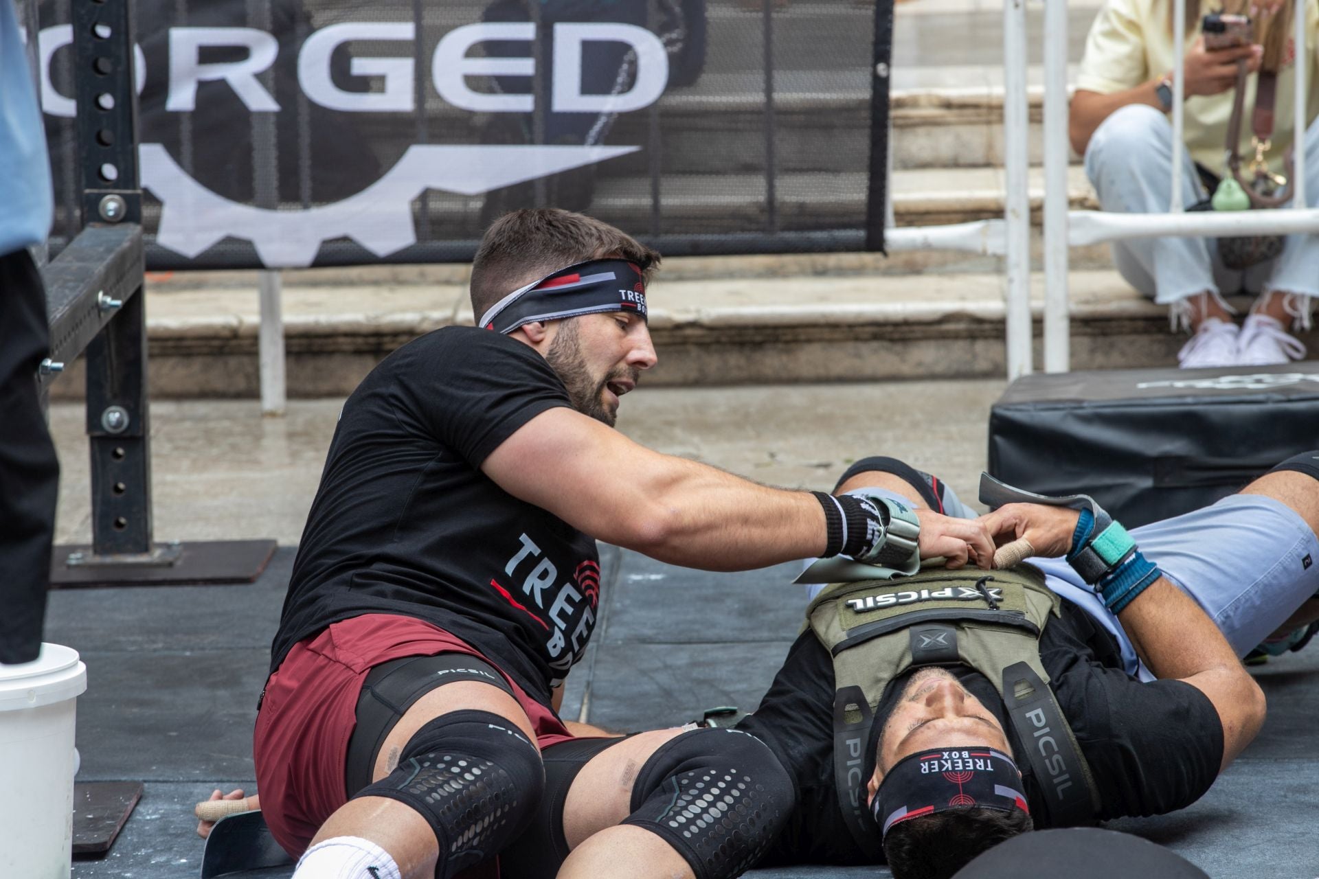 Una jornada de crossfit frente a la Catedral de Granada