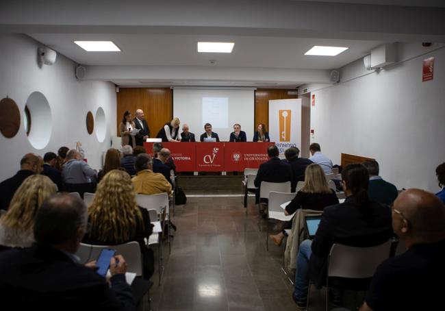 Reunión en Granada con representantes de ciudades españolas que han sido Capital Europea de la Cultura.