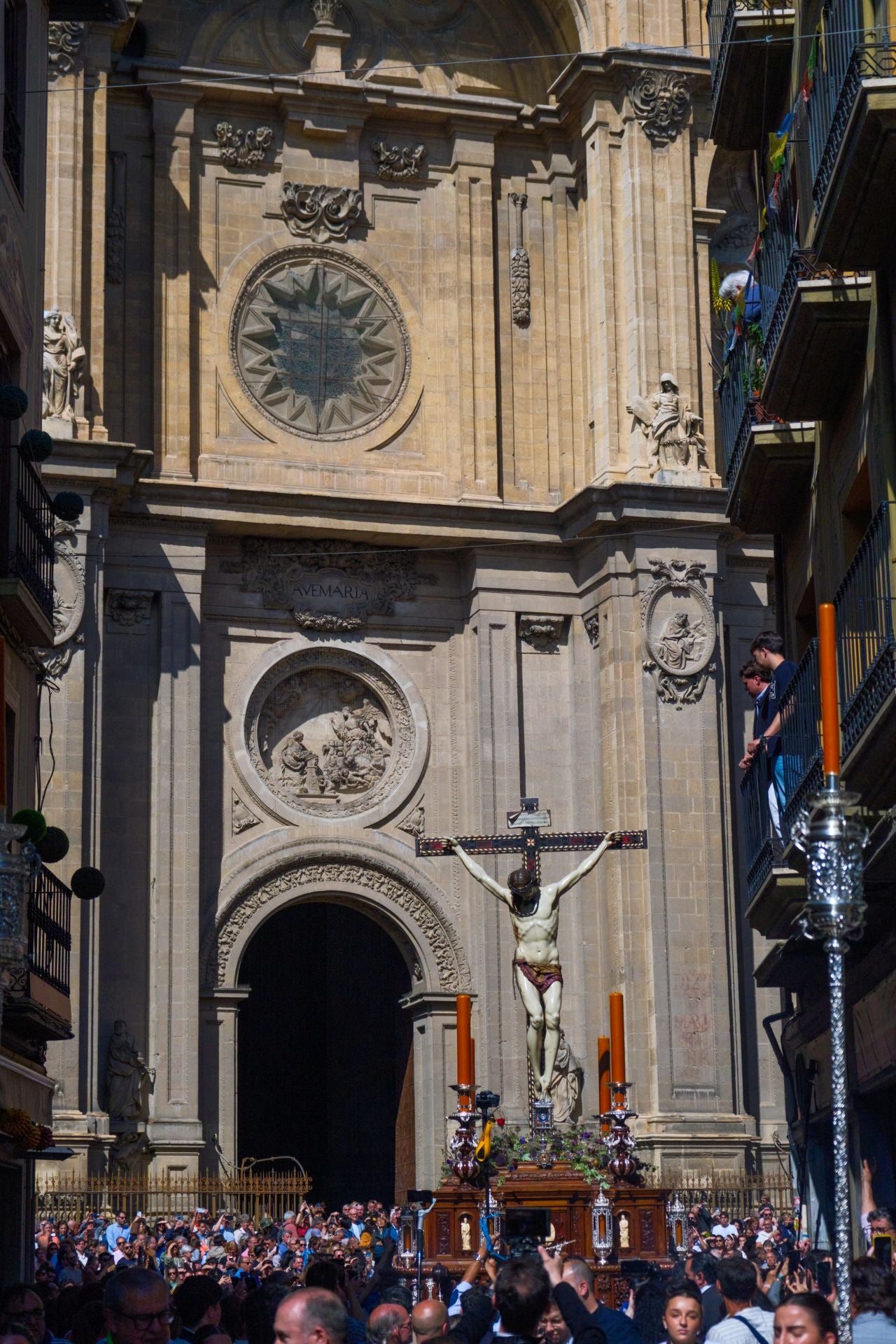 Así ha arropado Granada al Crucificado del Silencio
