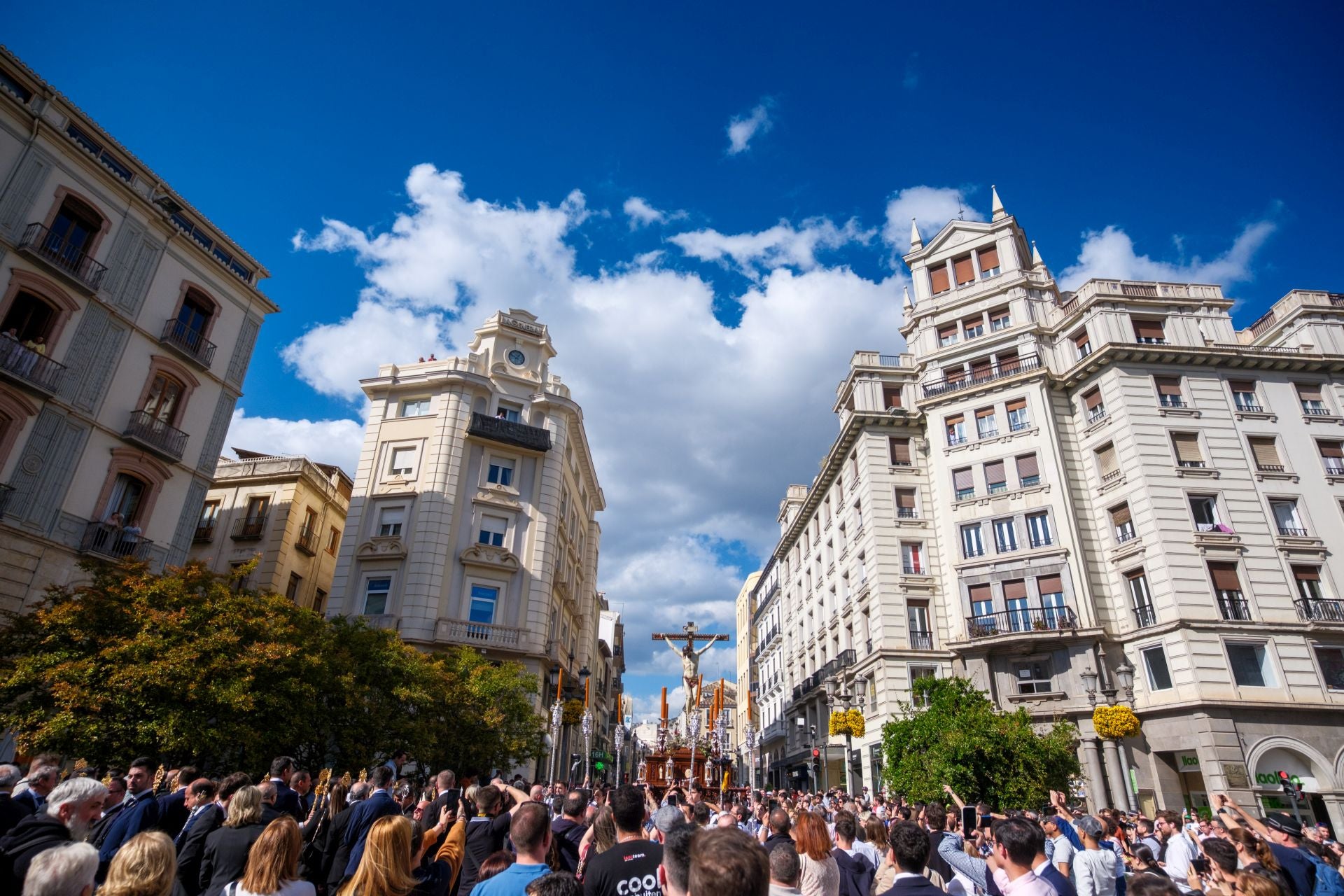 Así ha arropado Granada al Crucificado del Silencio
